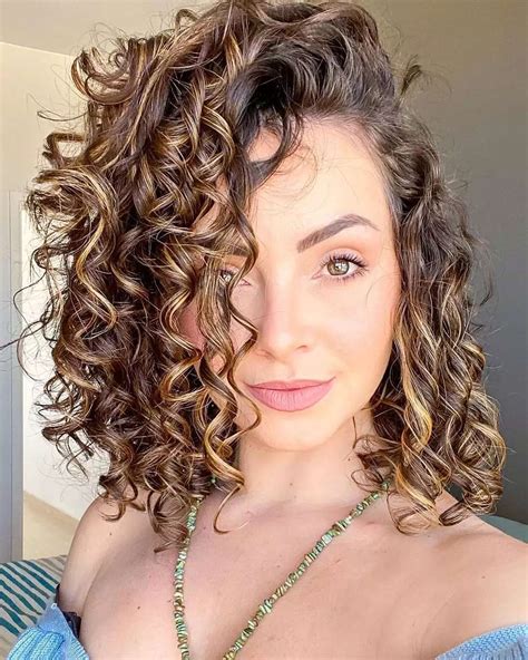 morena iluminada mel cabelo curto|Morena iluminada cabelo curto: 30 looks de inspiração e dúvidas